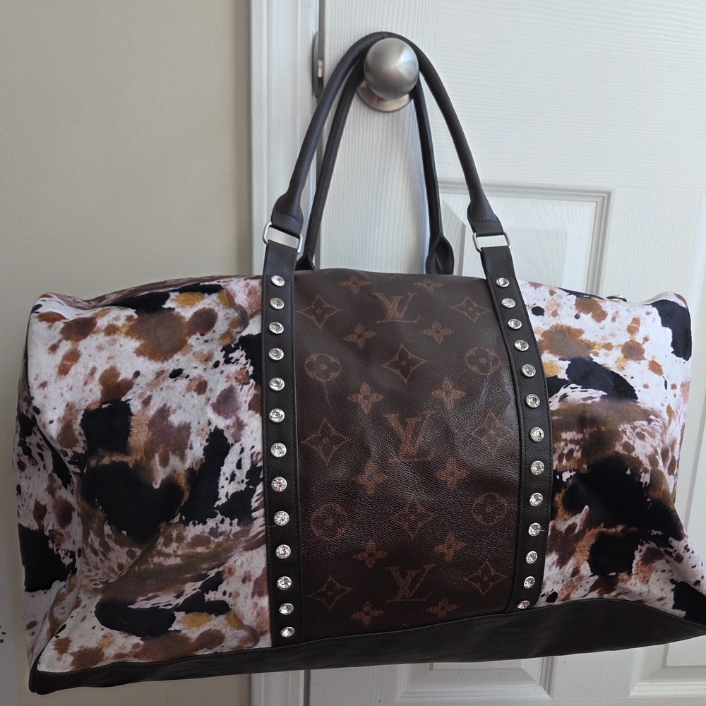 Elegant Brown and White Travel Bag